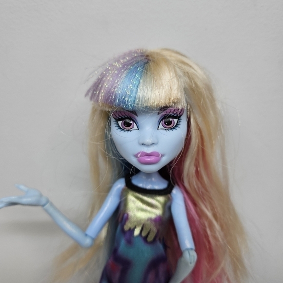 Monster High Picture Day Abbey Bominable Doll - Picture 2 of 4